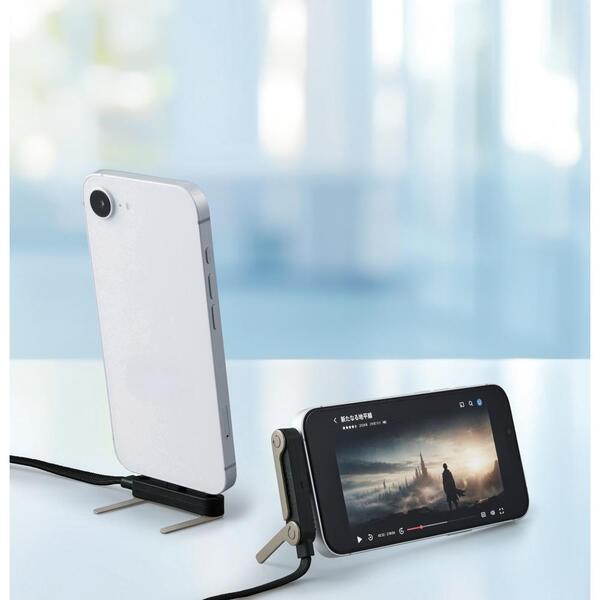 スマホスタンドにもなる充電ケーブル