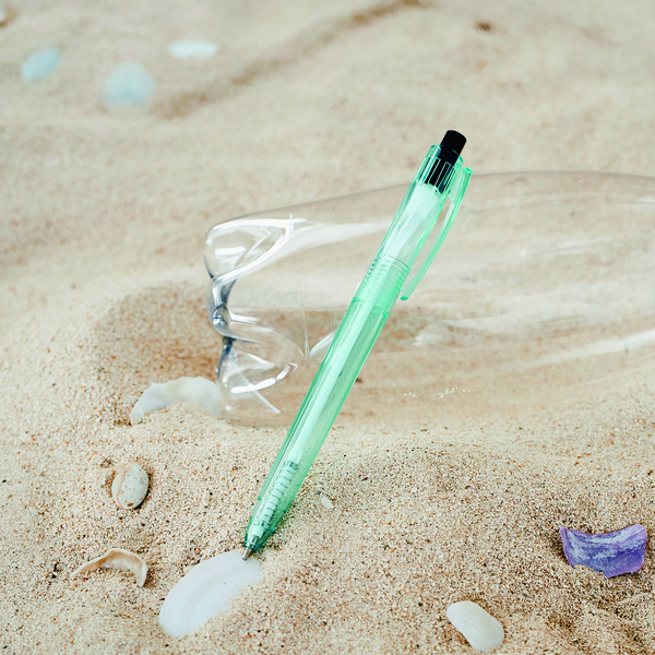 海洋プラスチックをリサイクルしたボールペン